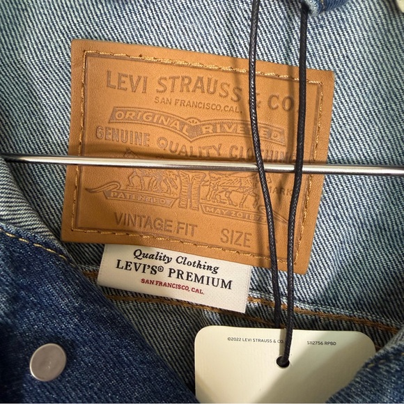 *NEW Levi's Vintage Fit Trucker Denim Jacket - Picture 5 of 10